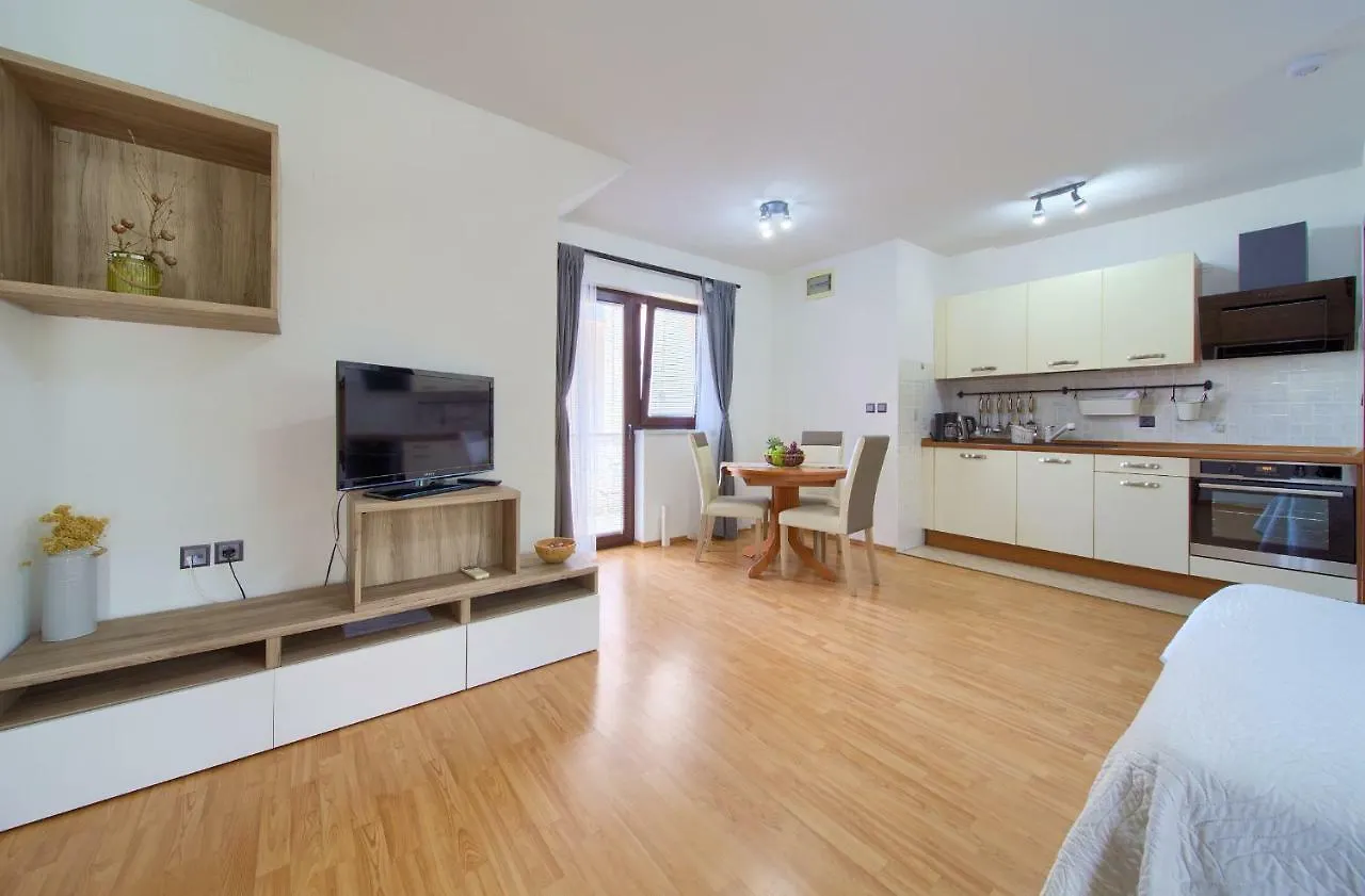 Apartments Stolfa Krk Town 0*,